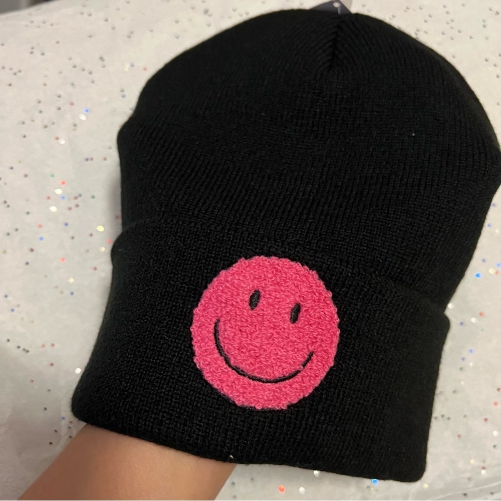 Cedarwood Threads Womens Warm Cozy Black Pink Smiley Face Winter Beanie Hat - Picture 10 of 14